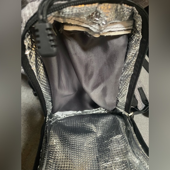 Jeep Adventurer’s Grey/Tan Diaper Bag - Picture 4 of 5